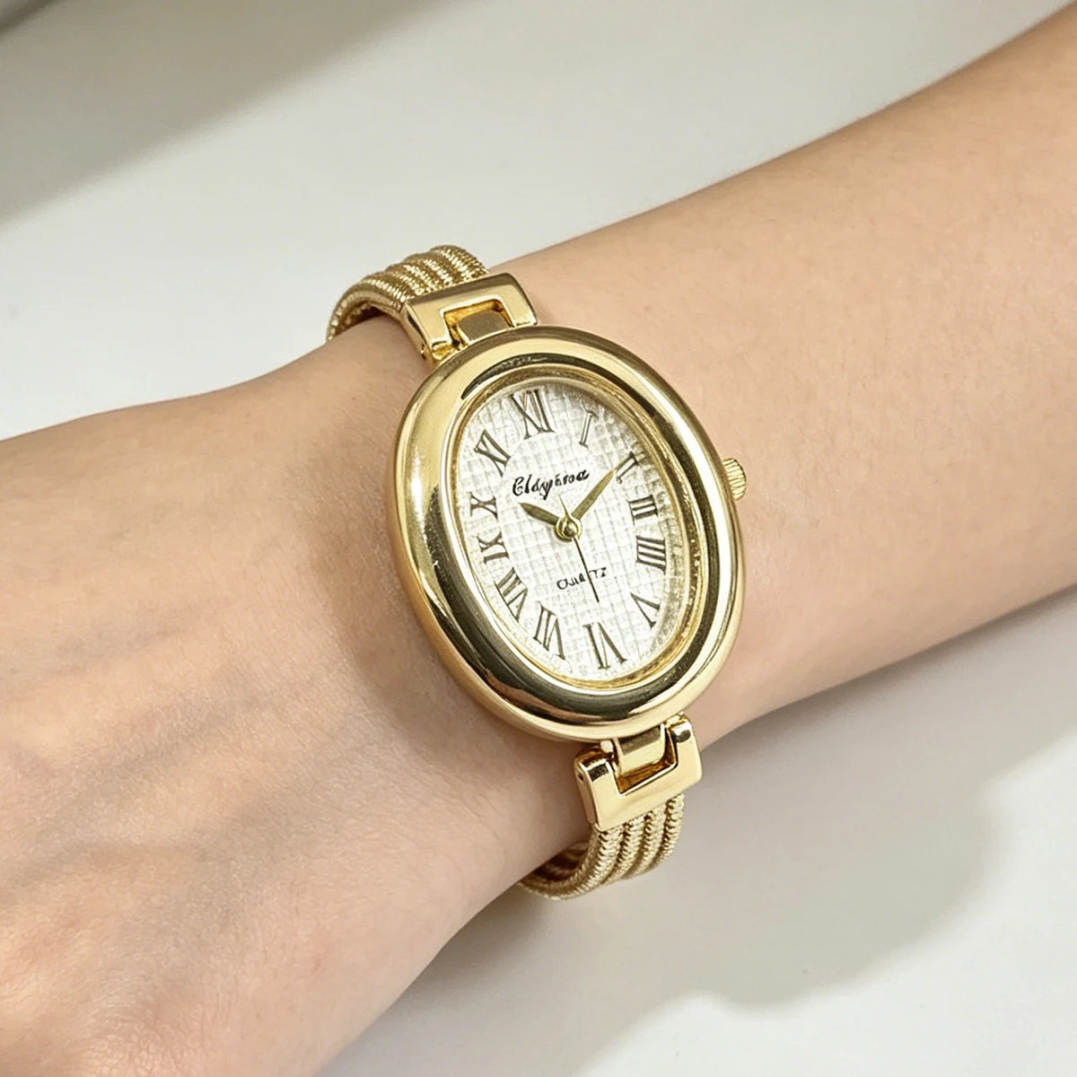 ⌚ Montre Femme à Cadran Ovale – Élégance et Style au Quotidien
