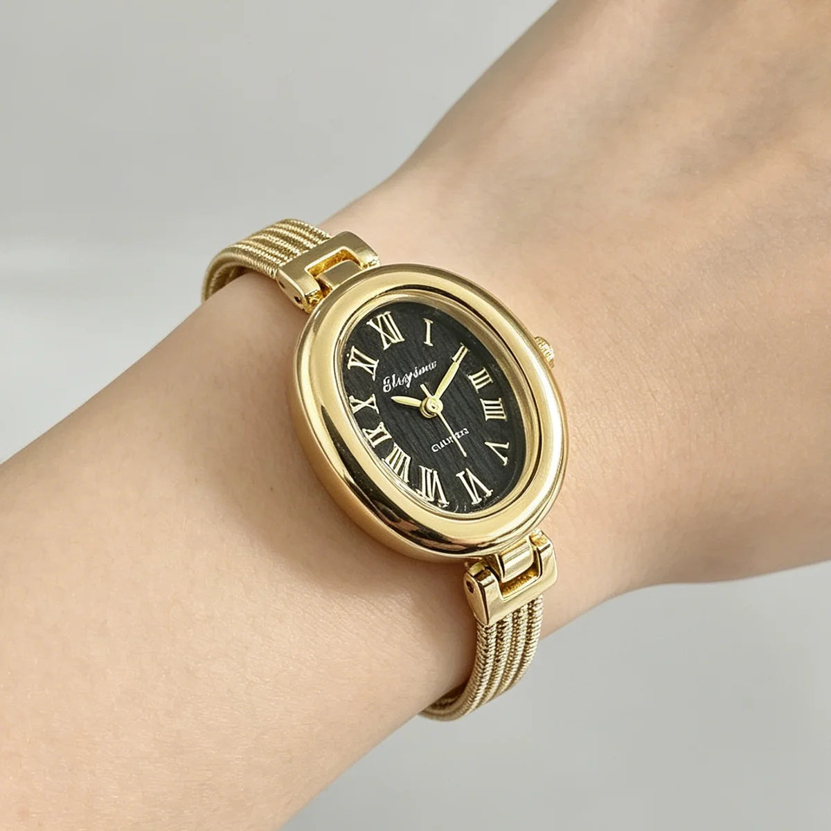 ⌚ Montre Femme à Cadran Ovale – Élégance et Style au Quotidien