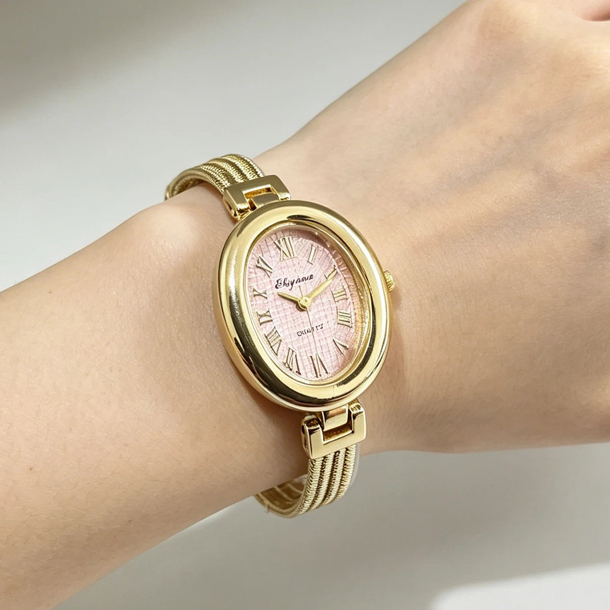 ⌚ Montre Femme à Cadran Ovale – Élégance et Style au Quotidien