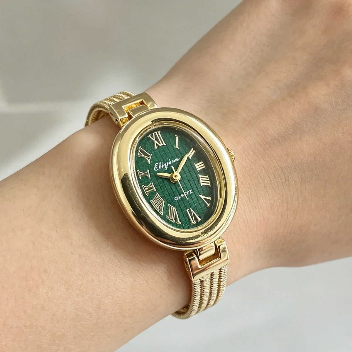 ⌚ Montre Femme à Cadran Ovale – Élégance et Style au Quotidien